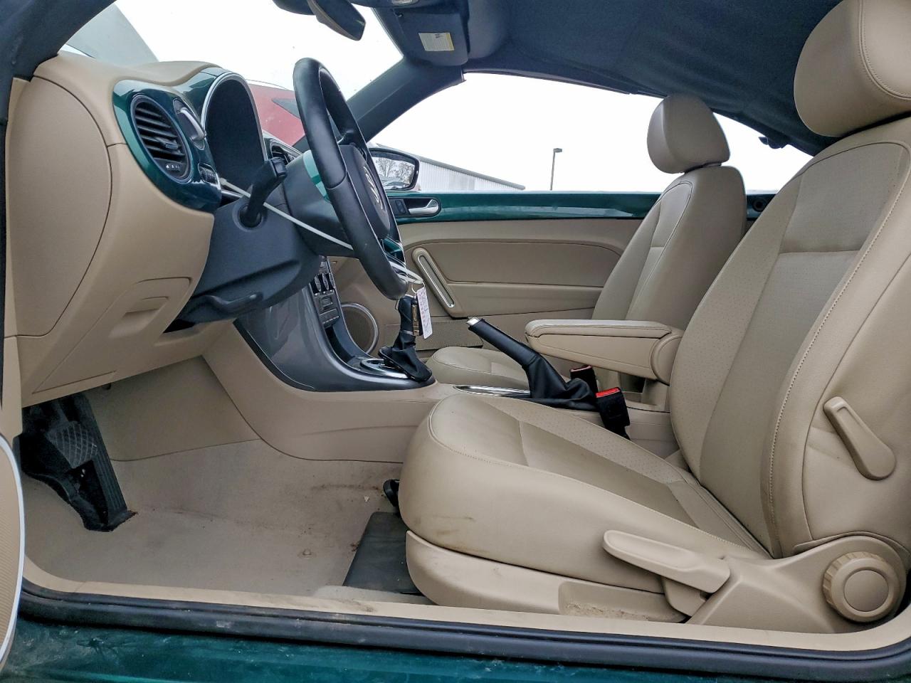 Volkswagen Beetle S/se Image 4