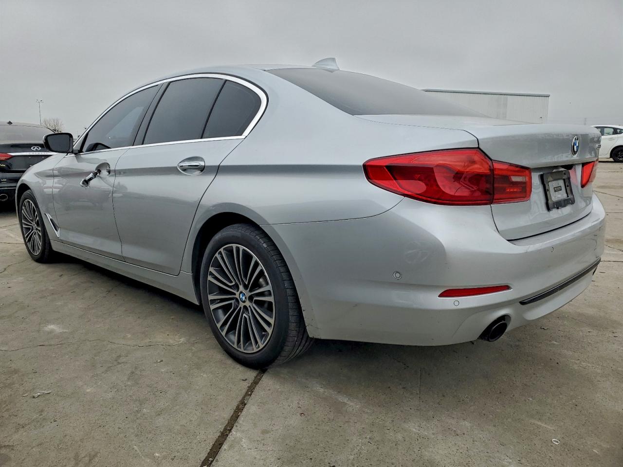 BMW 5 Series I Image 10