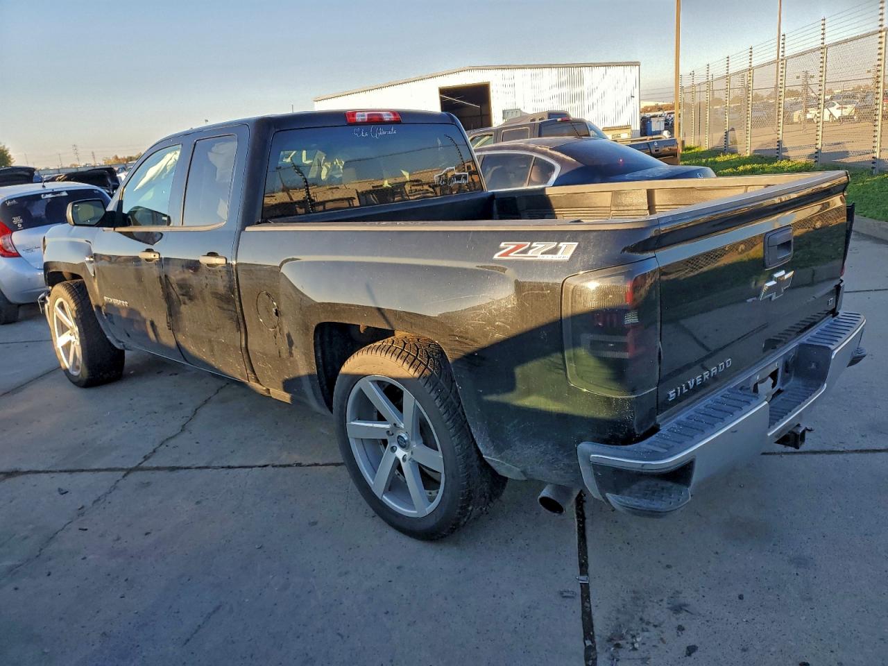 Chevrolet Silverado K1500 Lt Image 3