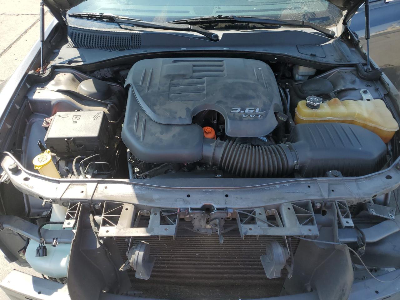 Chrysler 300 S Image 8