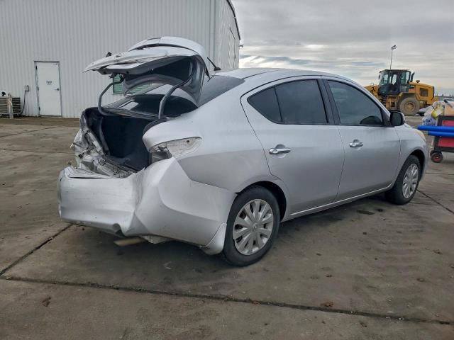 Nissan Versa S Image 2