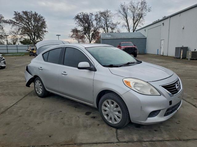 Nissan Versa S Image 5