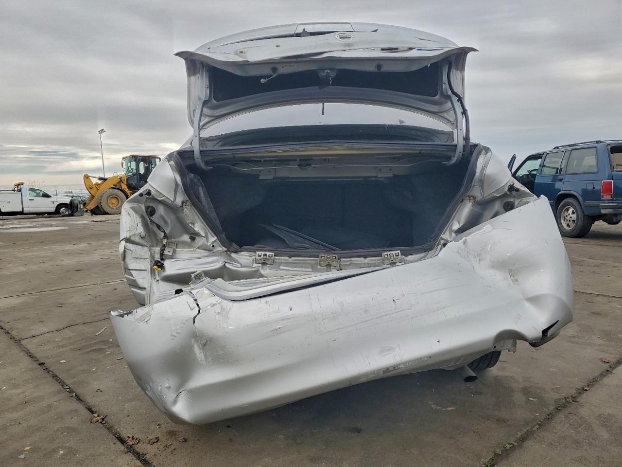 Nissan Versa S Image 6