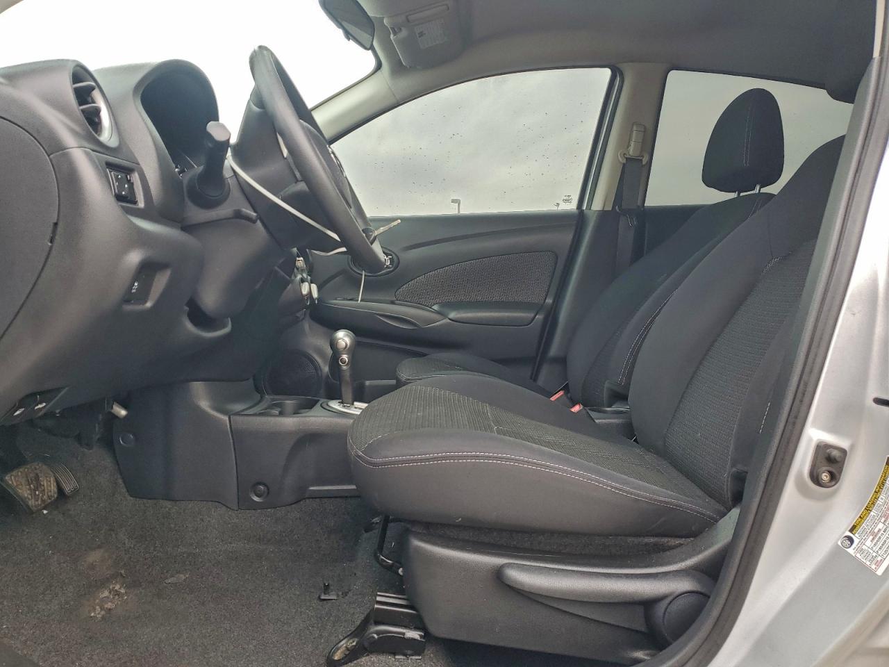 Nissan Versa S Image 4