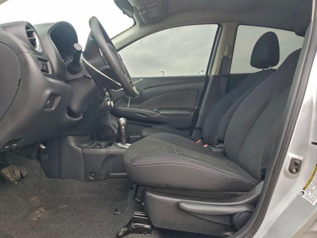 Nissan Versa S Image 4