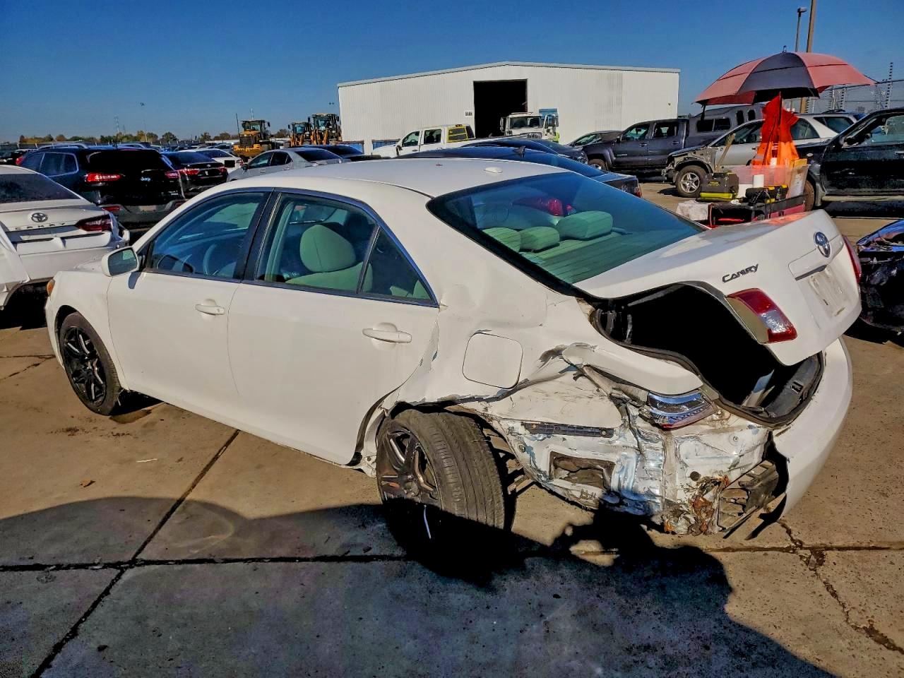 Toyota Camry Base Image 4