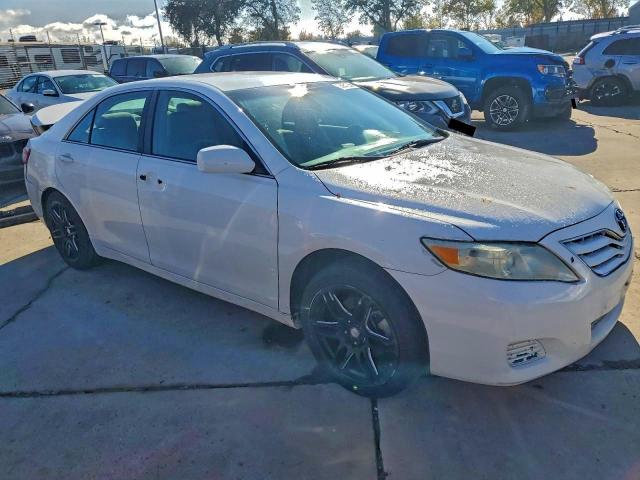 Toyota Camry Base Image 12