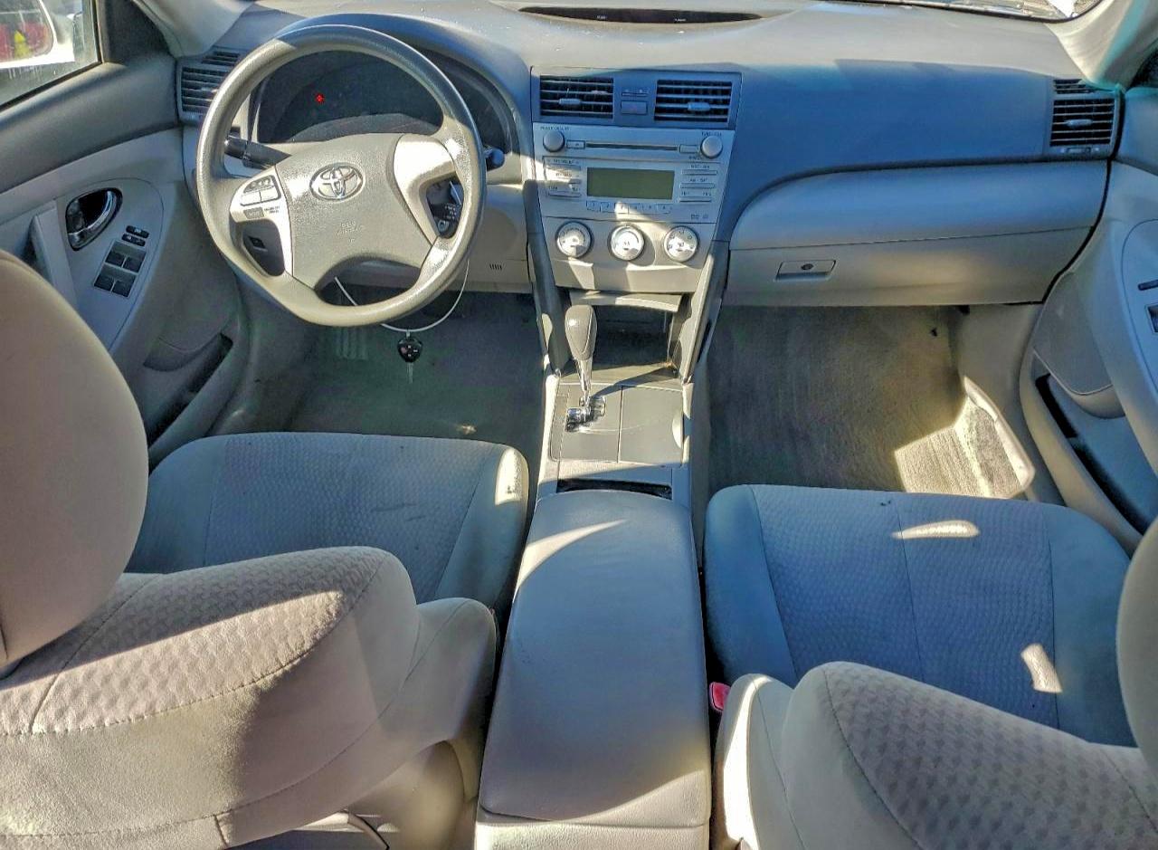 Toyota Camry Base Image 11