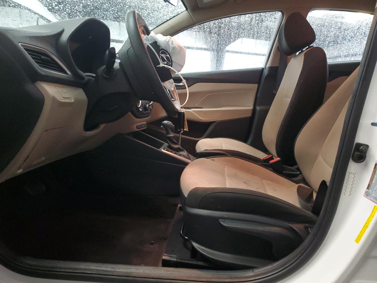 Hyundai ACCENT Se Image 10