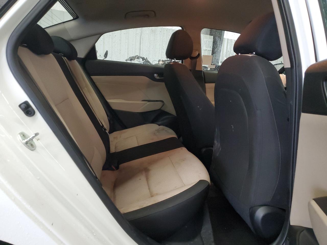 Hyundai ACCENT Se Image 11