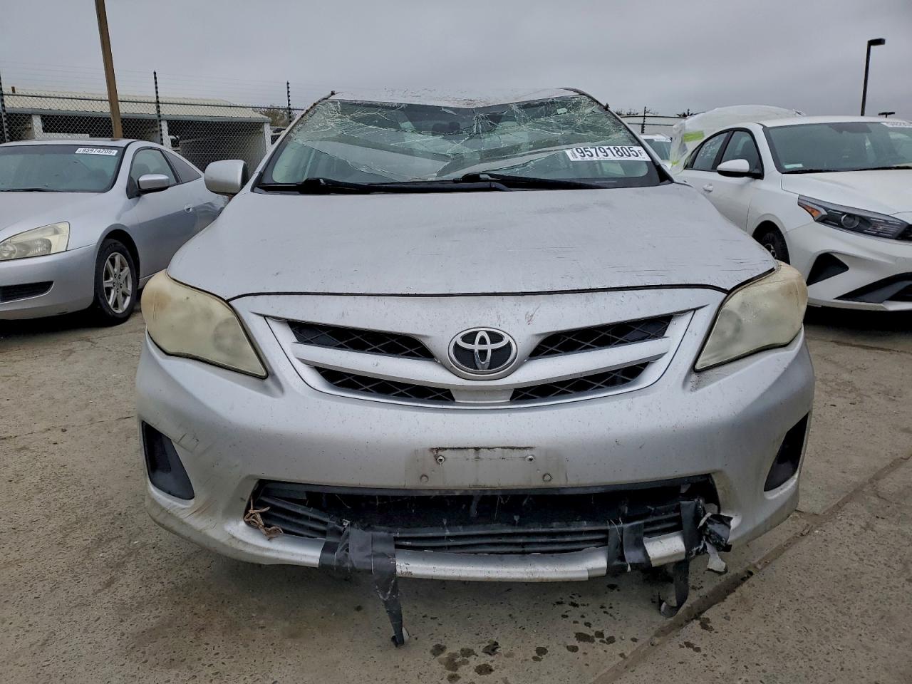 Toyota Corolla Base Image 9