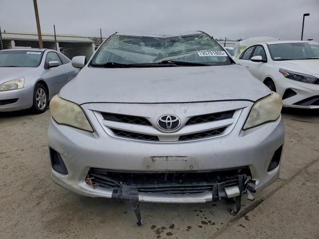 Toyota Corolla Base Image 9