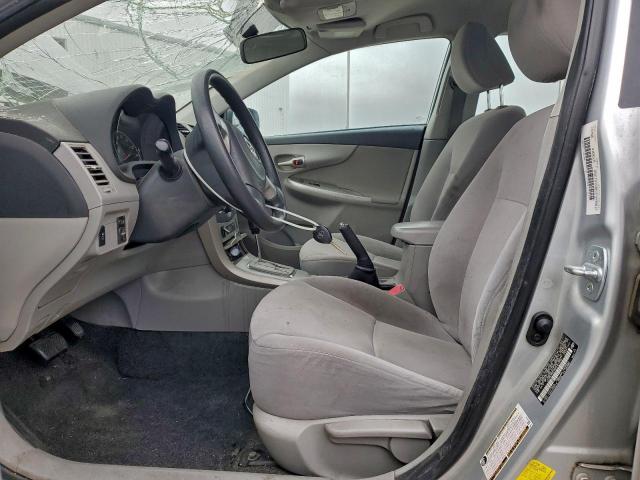 Toyota Corolla Base Image 12