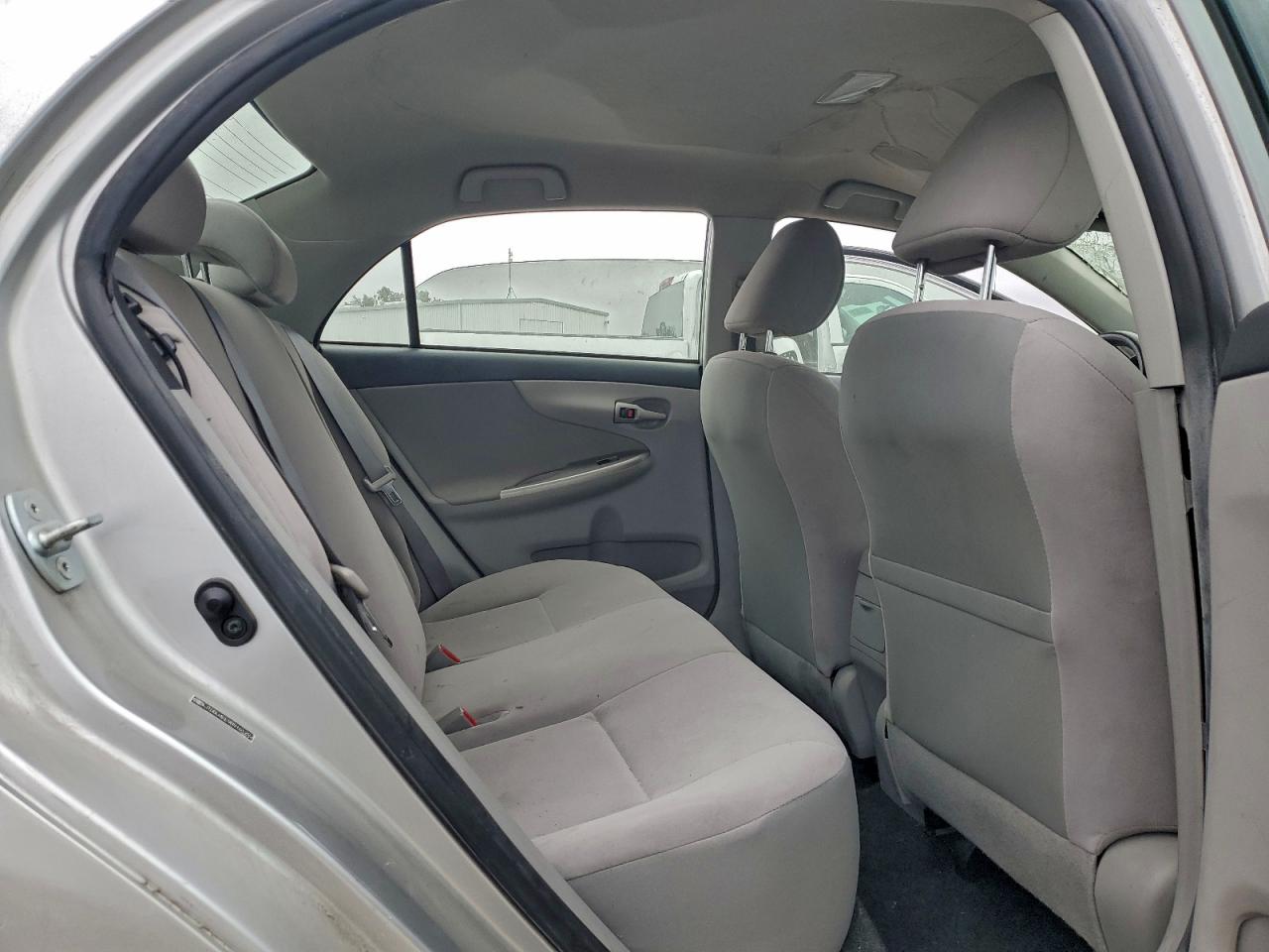 Toyota Corolla Base Image 11