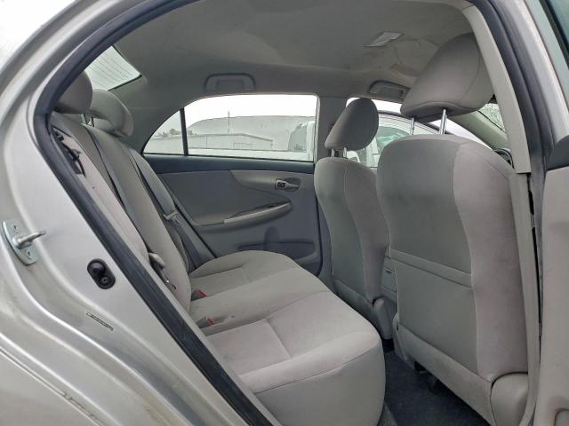 Toyota Corolla Base Image 11