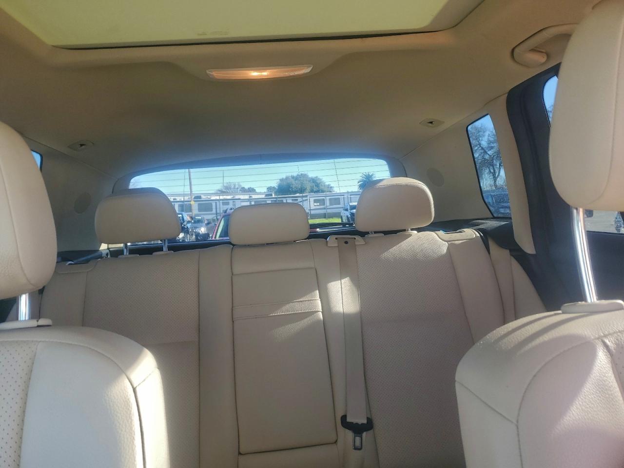 Mercedes-Benz GLK 350 Image 3