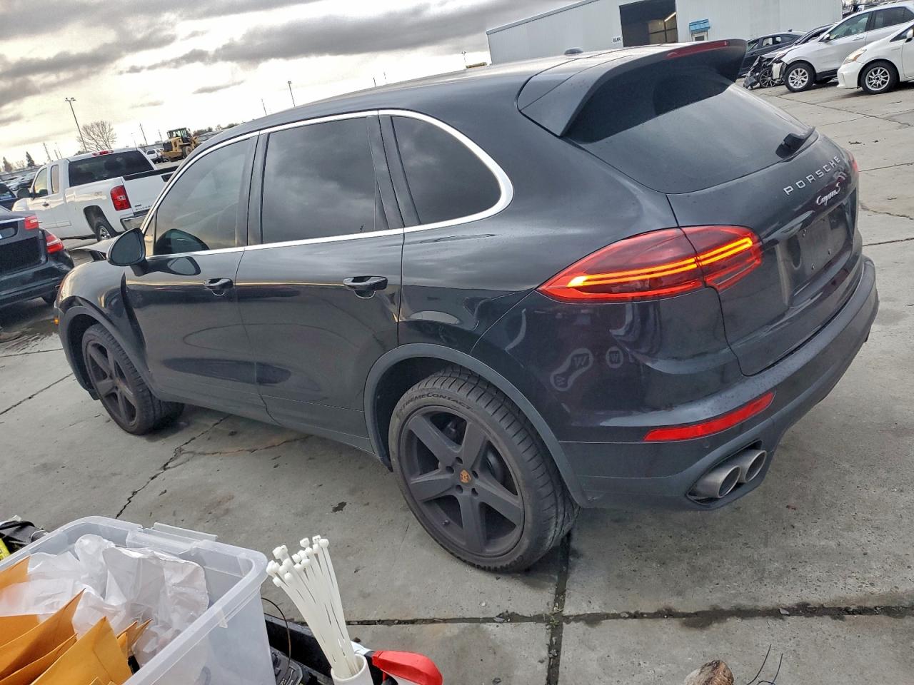 Porsche Cayenne S Image 10