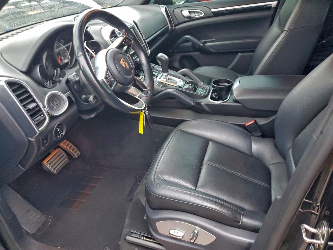 Porsche Cayenne S Image 12