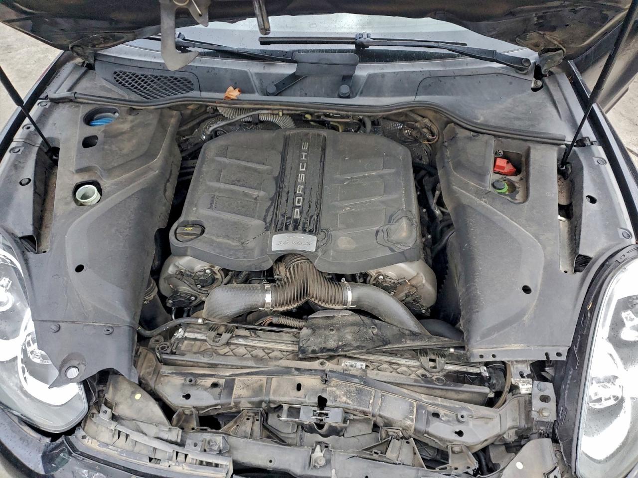 Porsche Cayenne S Image 11