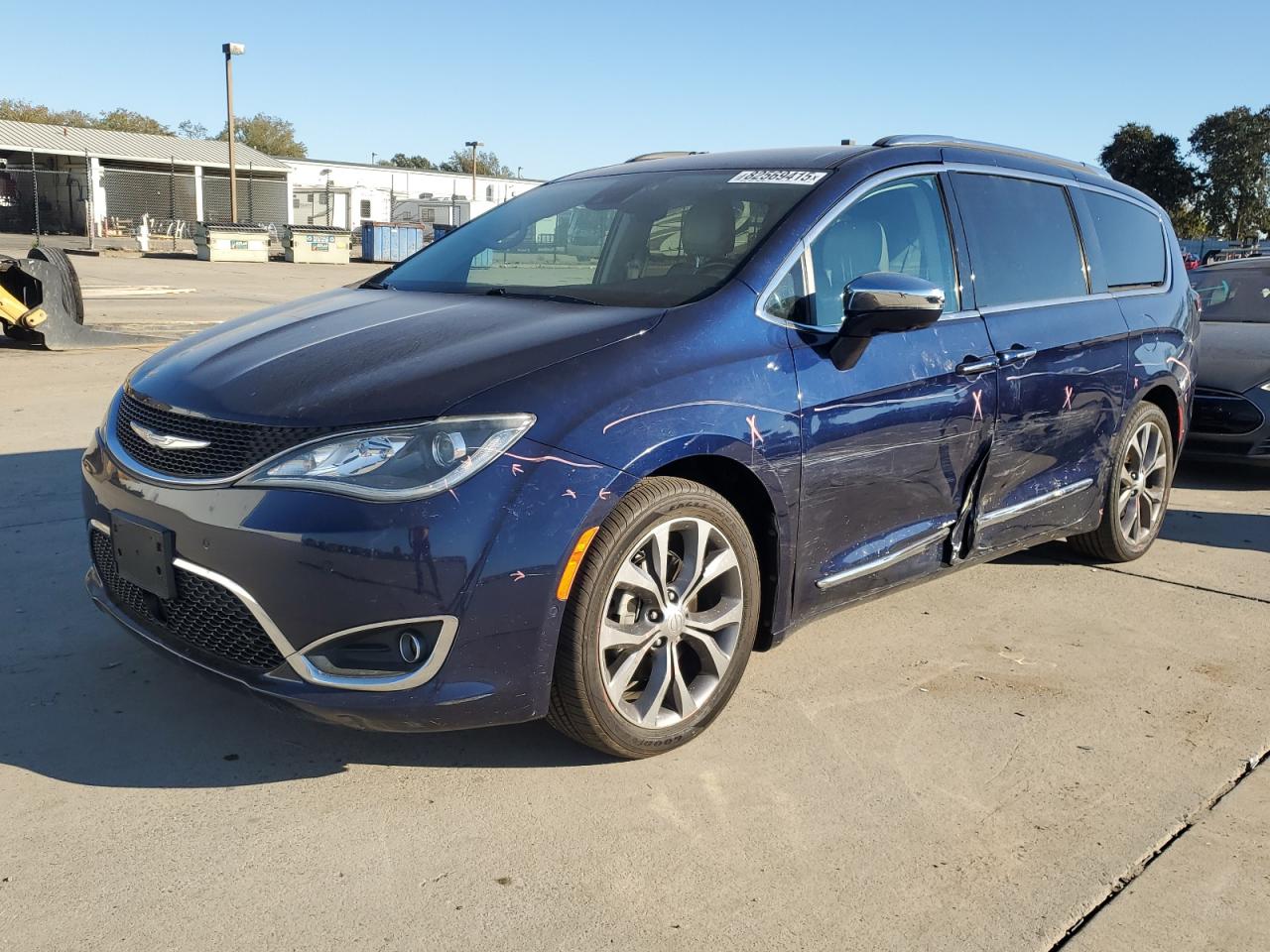 Chrysler Pacifica Limited Image 1