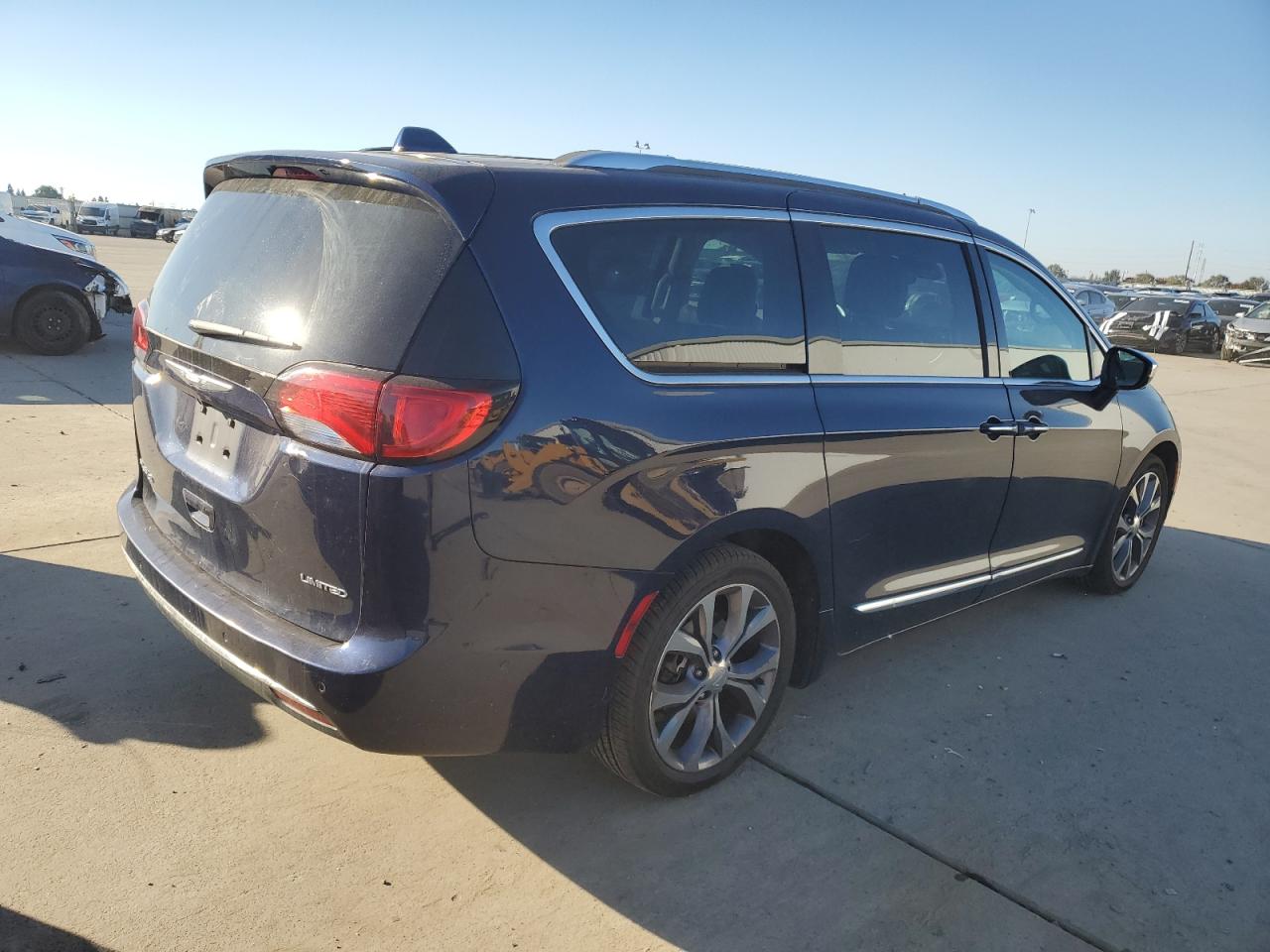 Chrysler Pacifica Limited Image 12