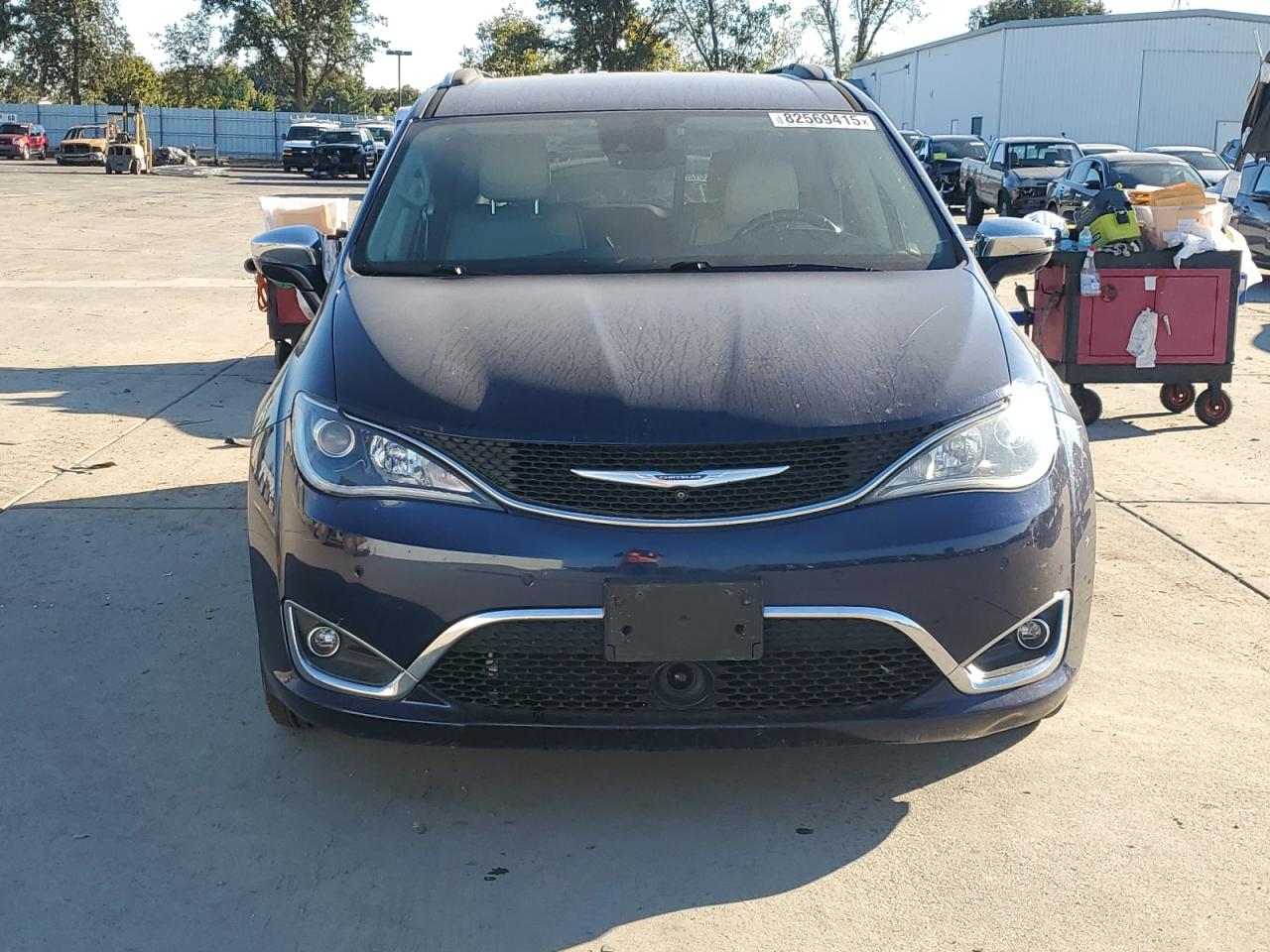 Chrysler Pacifica Limited Image 11