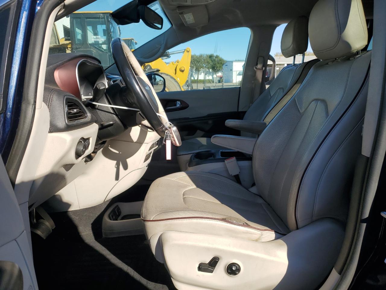 Chrysler Pacifica Limited Image 10