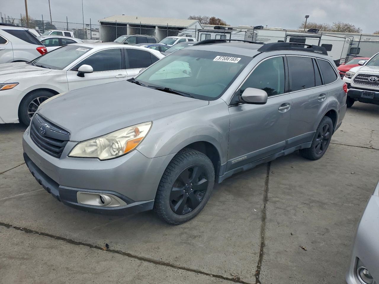 Subaru Outback 2.5i Premium Image 1