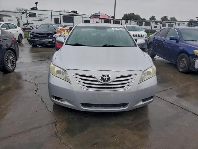 Toyota Camry Ce Image 2