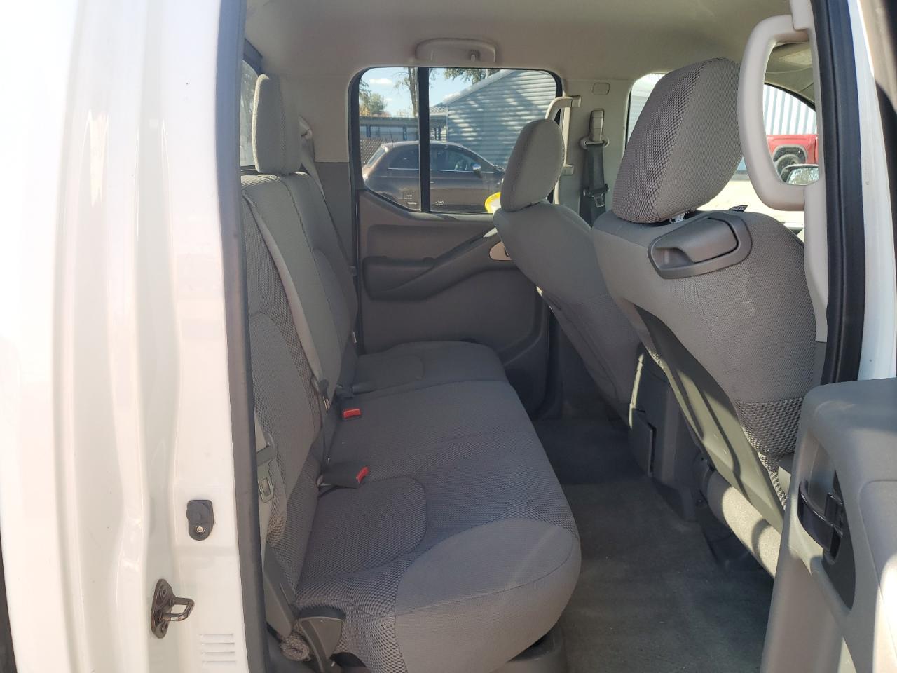 Nissan Frontier S Image 10