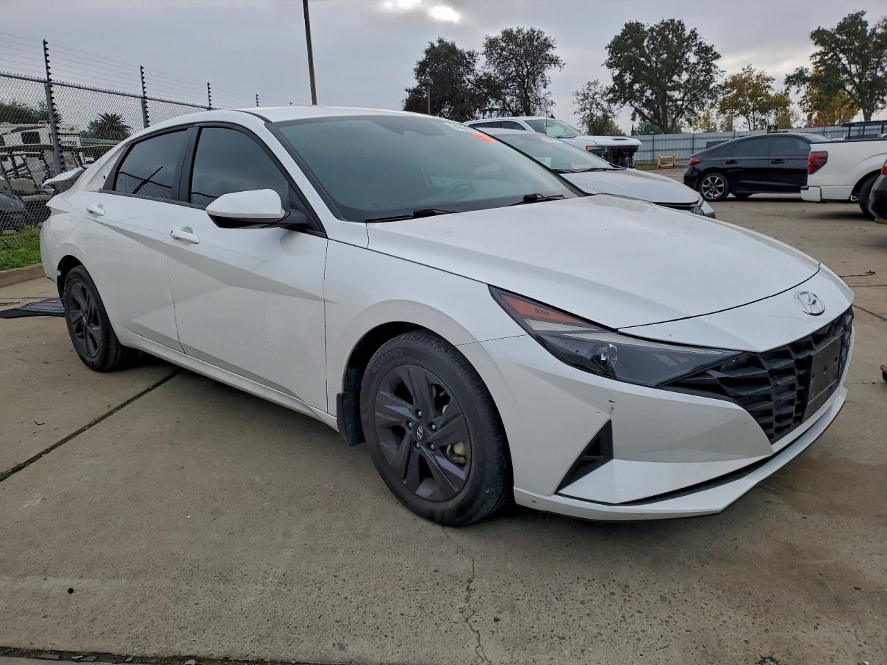 Hyundai ELANTRA Sel Image 4