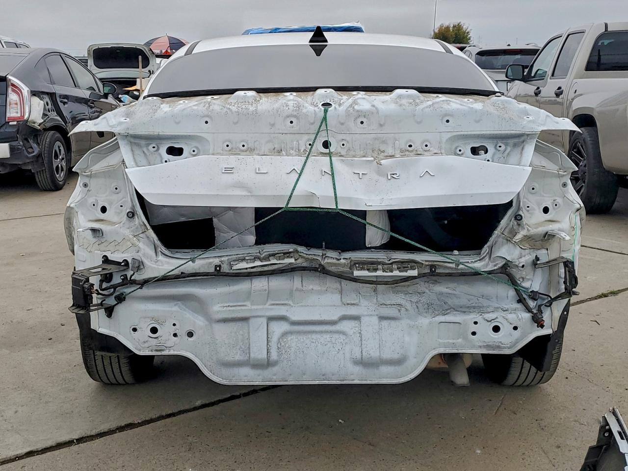 Hyundai ELANTRA Sel Image 7