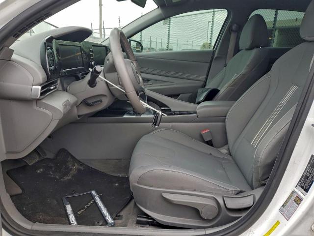 Hyundai ELANTRA Sel Image 9