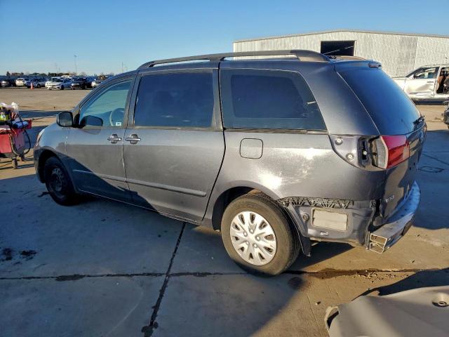 Toyota Sienna Ce Image 13