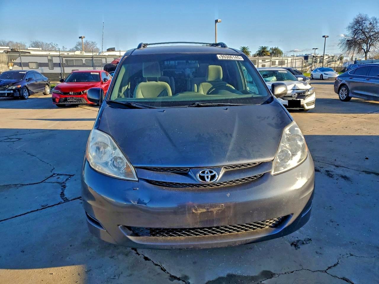 Toyota Sienna Ce Image 5