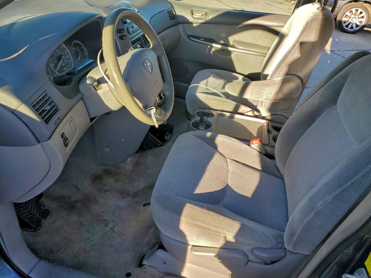 Toyota Sienna Ce Image 6