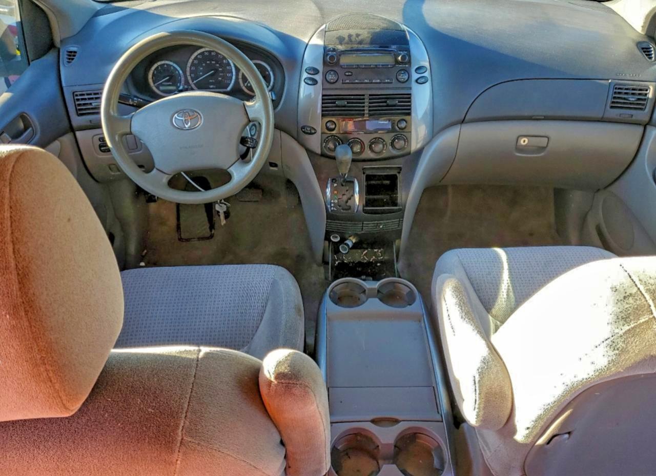 Toyota Sienna Ce Image 12