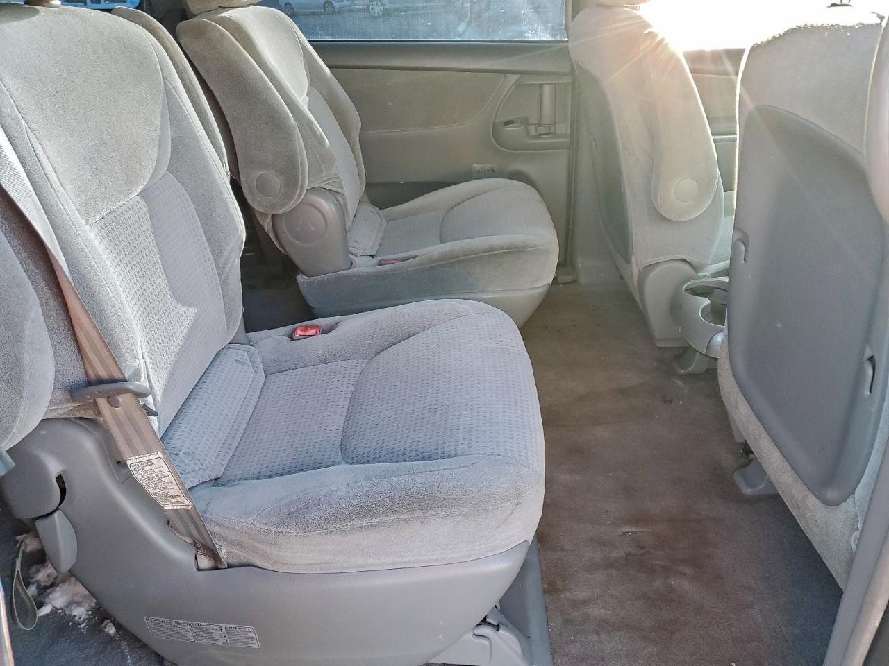 Toyota Sienna Ce Image 9