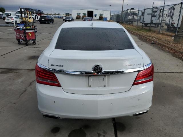 Buick LaCrosse Image 12