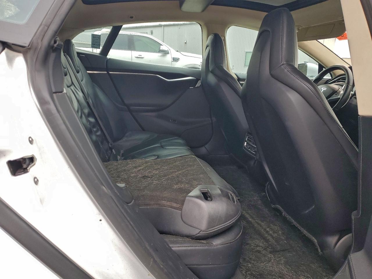 Tesla Model S Image 11
