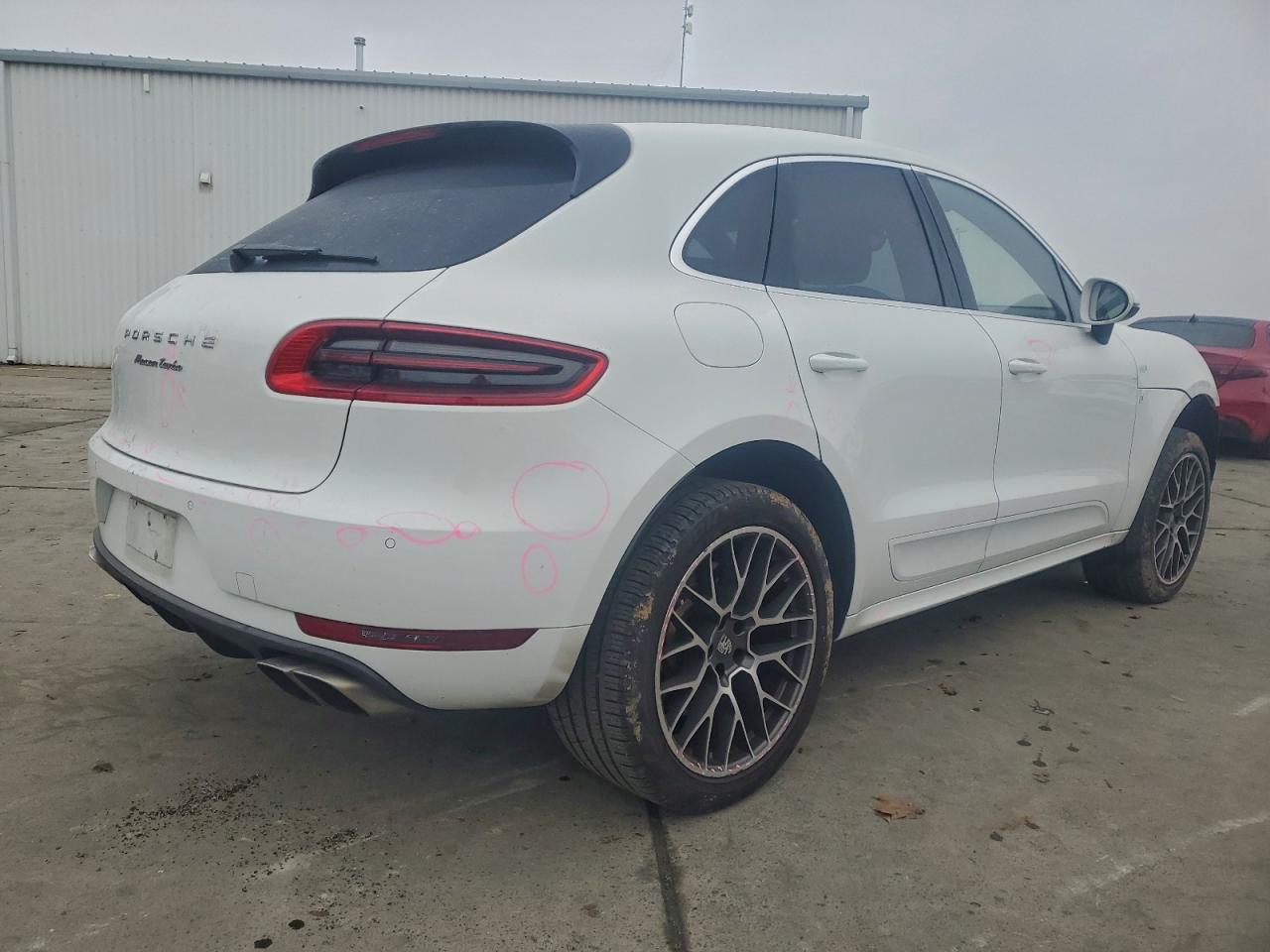 Porsche Macan Turbo Image 6