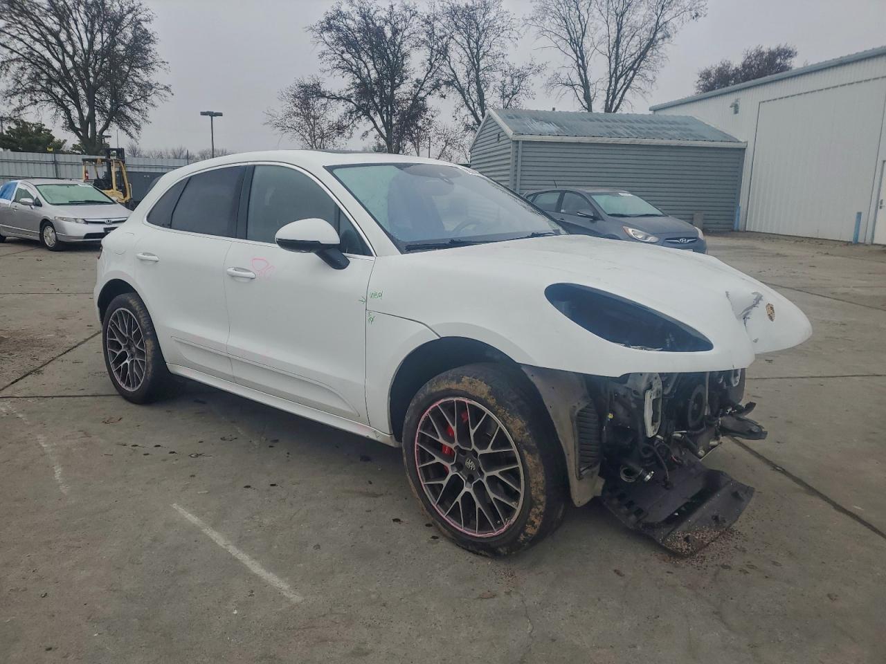 Porsche Macan Turbo Image 14