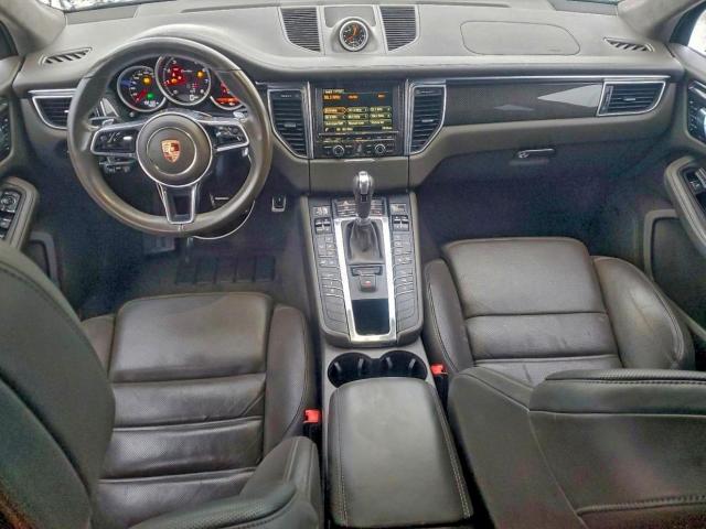 Porsche Macan Turbo Image 8