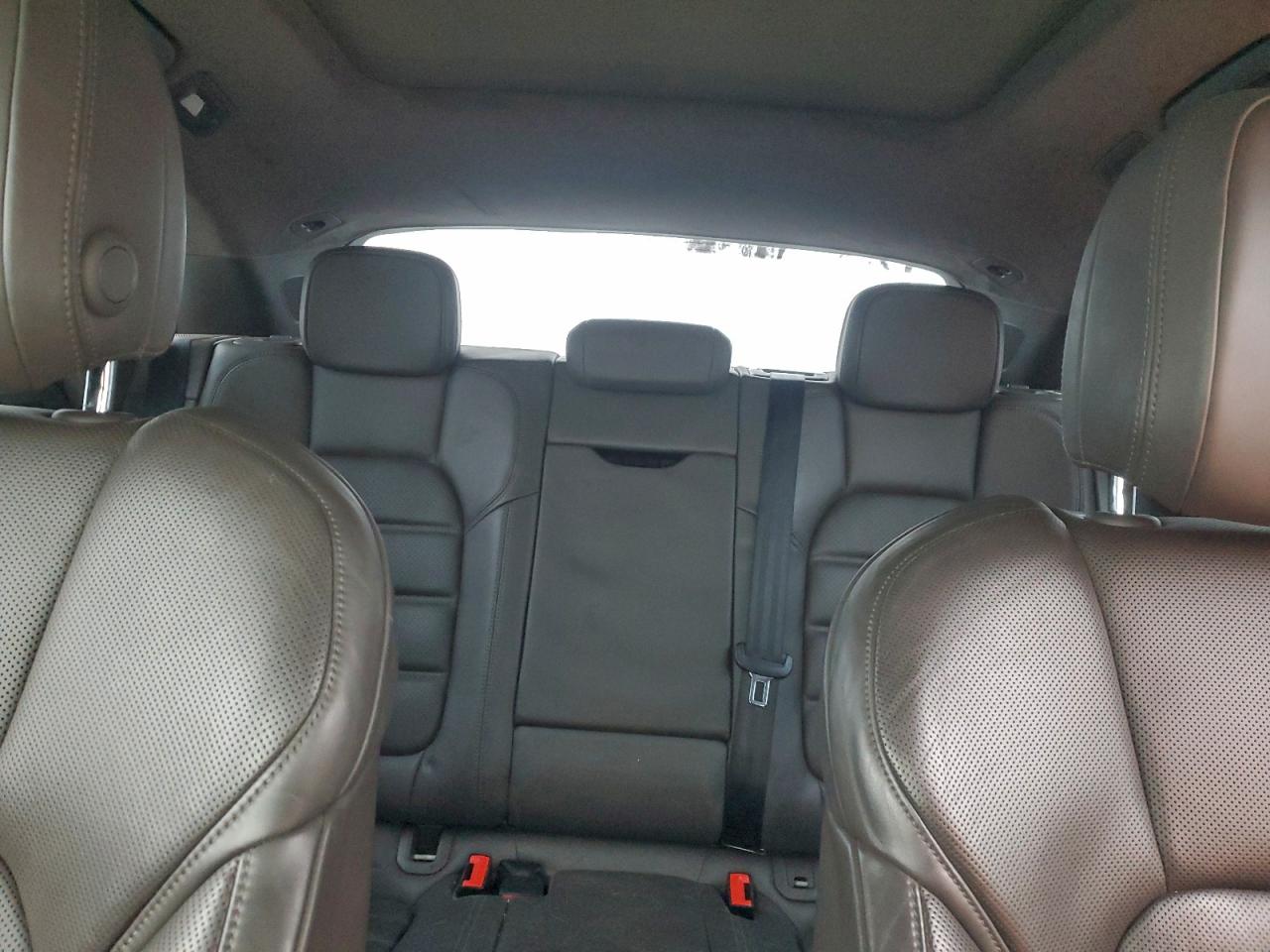 Porsche Macan Turbo Image 7