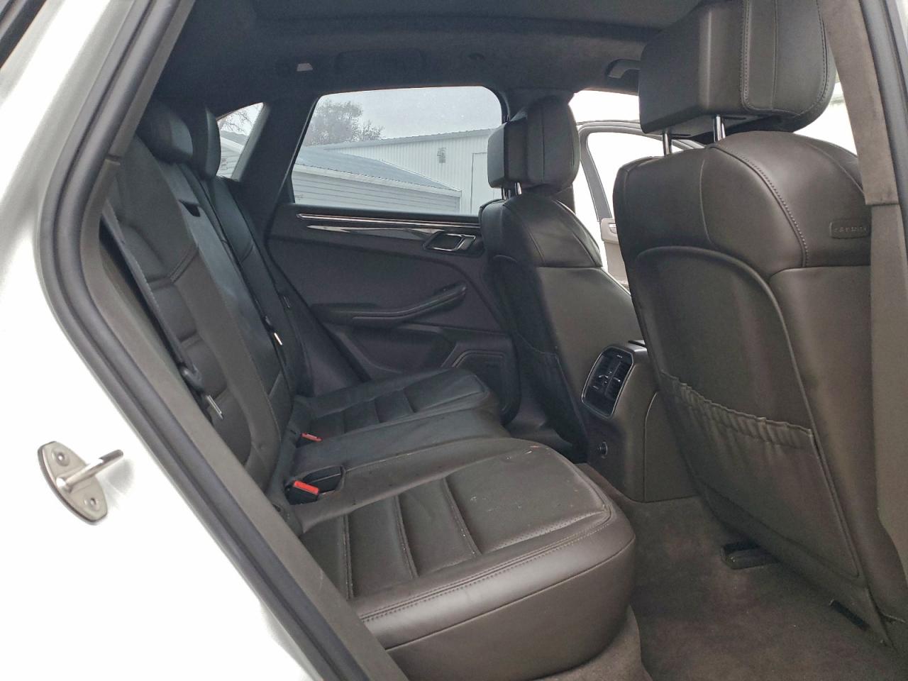 Porsche Macan Turbo Image 12