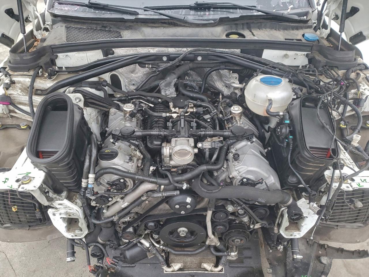 Porsche Macan Turbo Image 9