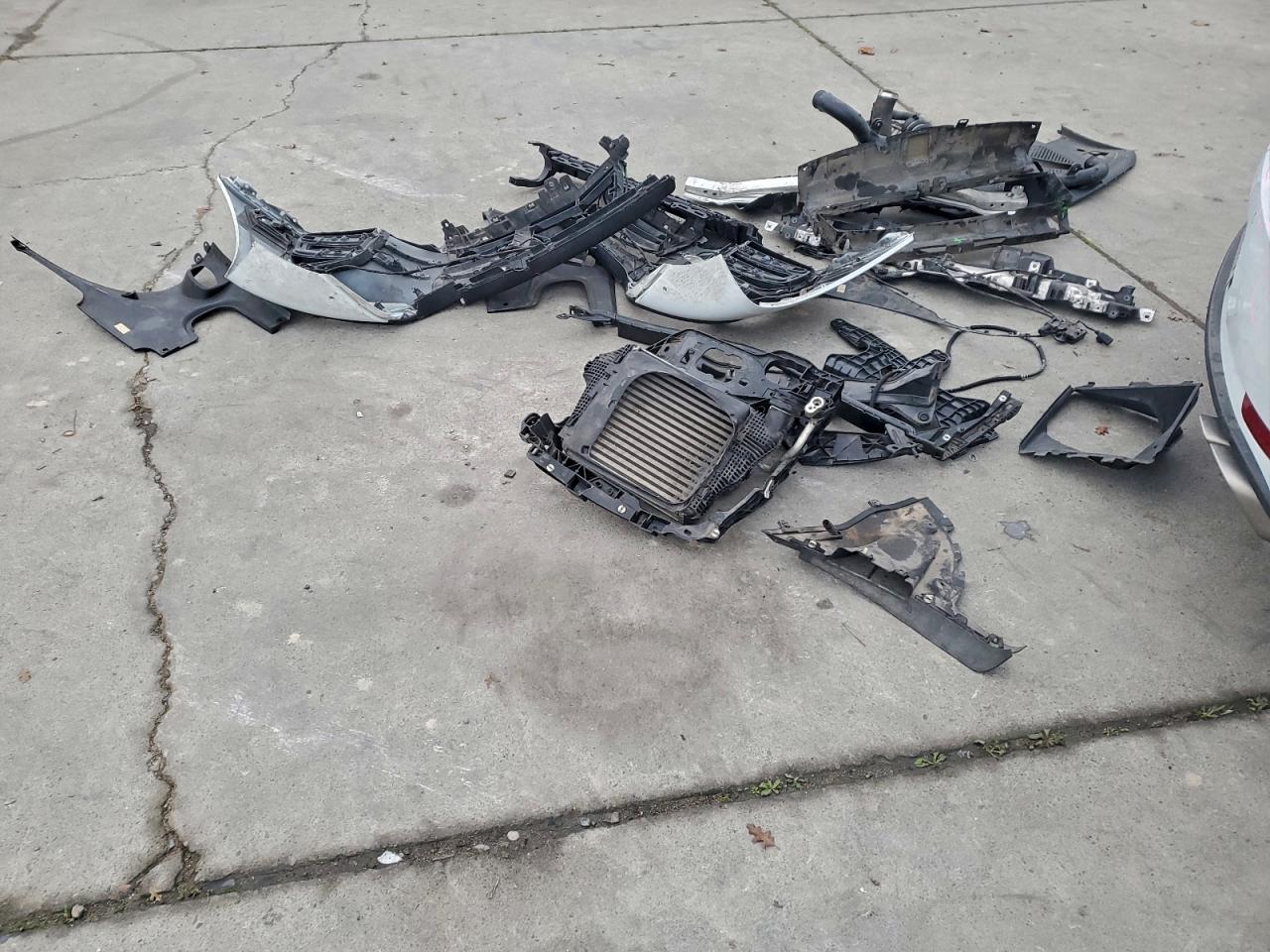 Porsche Macan Turbo Image 2