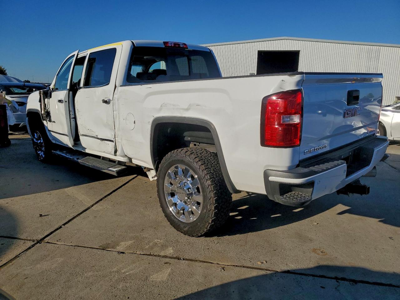 GMC Sierra K2500 Denali Image 12