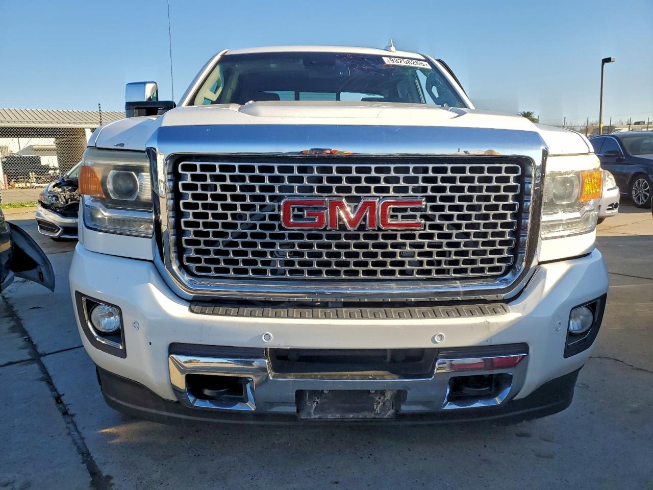 GMC Sierra K2500 Denali Image 2