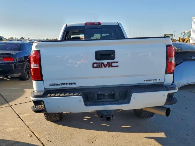 GMC Sierra K2500 Denali Image 9